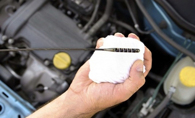 Kỹ thuật kiểm tra dầu nhớt “đúng chuẩn”