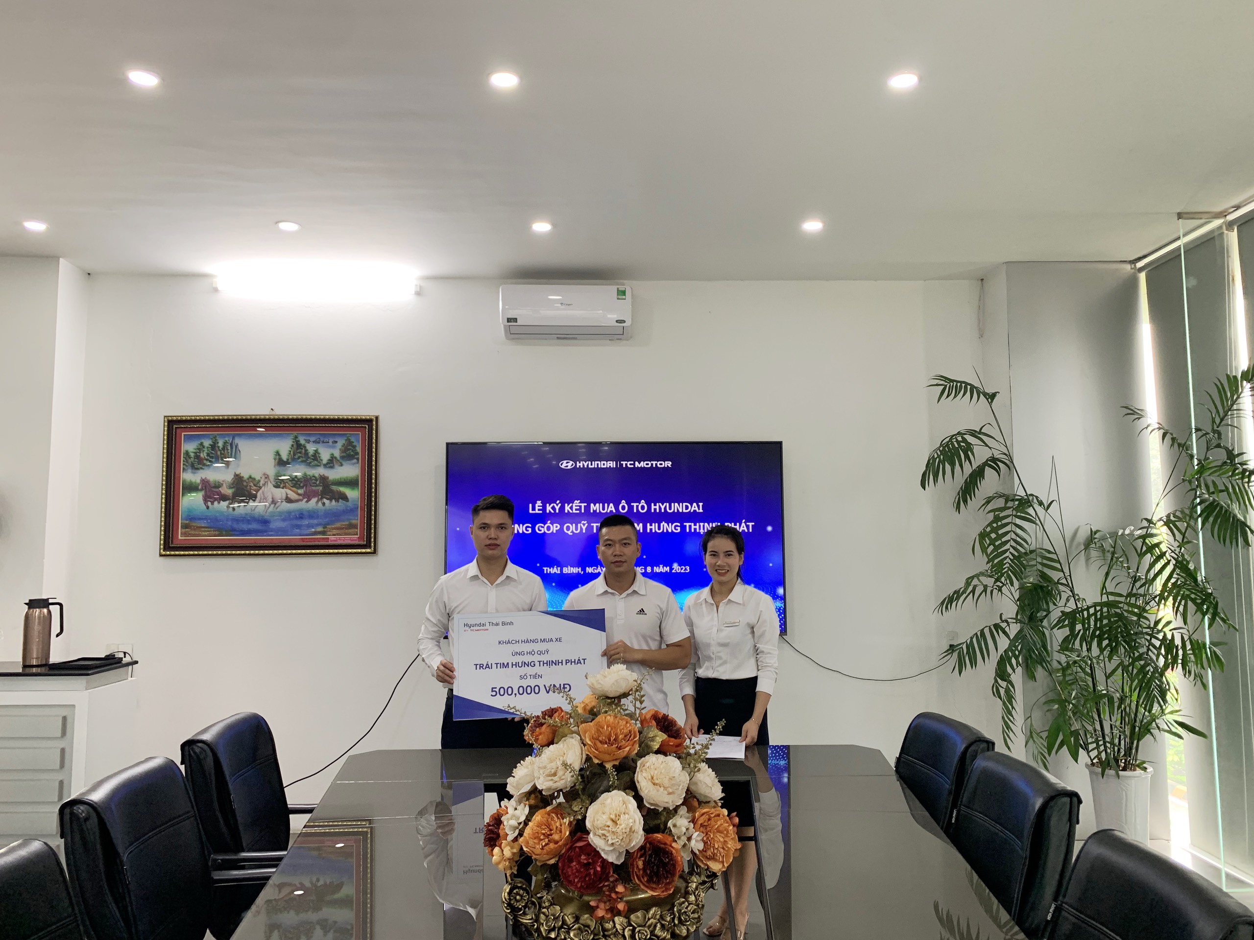 Hành trình “Trao quà tặng – Gửi yêu thương – Gắn kết nối” tại Hyundai Thái Bình
