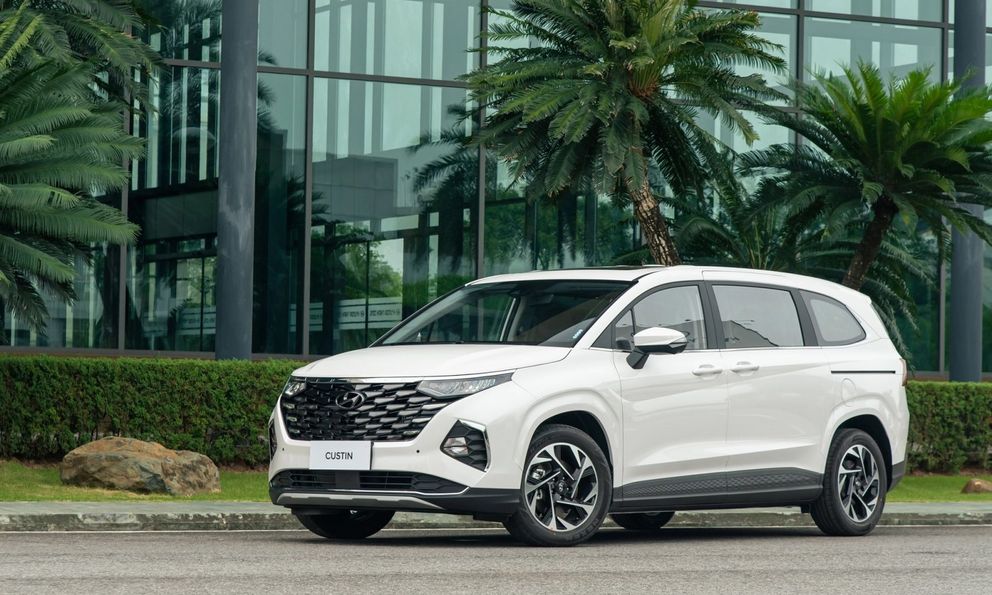 Tứ Hoàng MPV Cỡ Trung: Hyundai Custin – Lựa Chọn Sáng Giá trong Cuộc So Tài